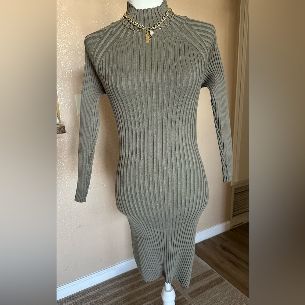 Elegant Long Sleeve Ribbed Dress in Olive